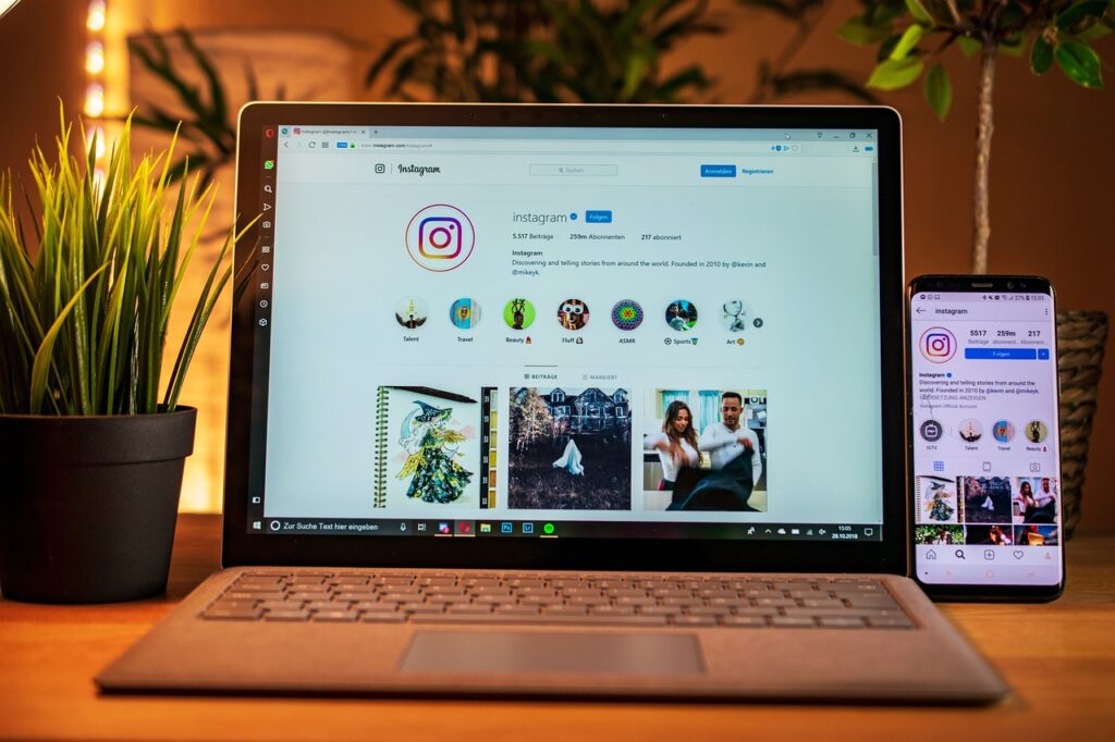"Using Instagram analytics to find the best time to post in 2025"